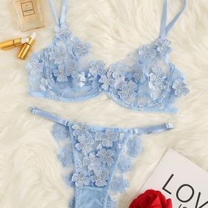 Lace underwire lingerie set